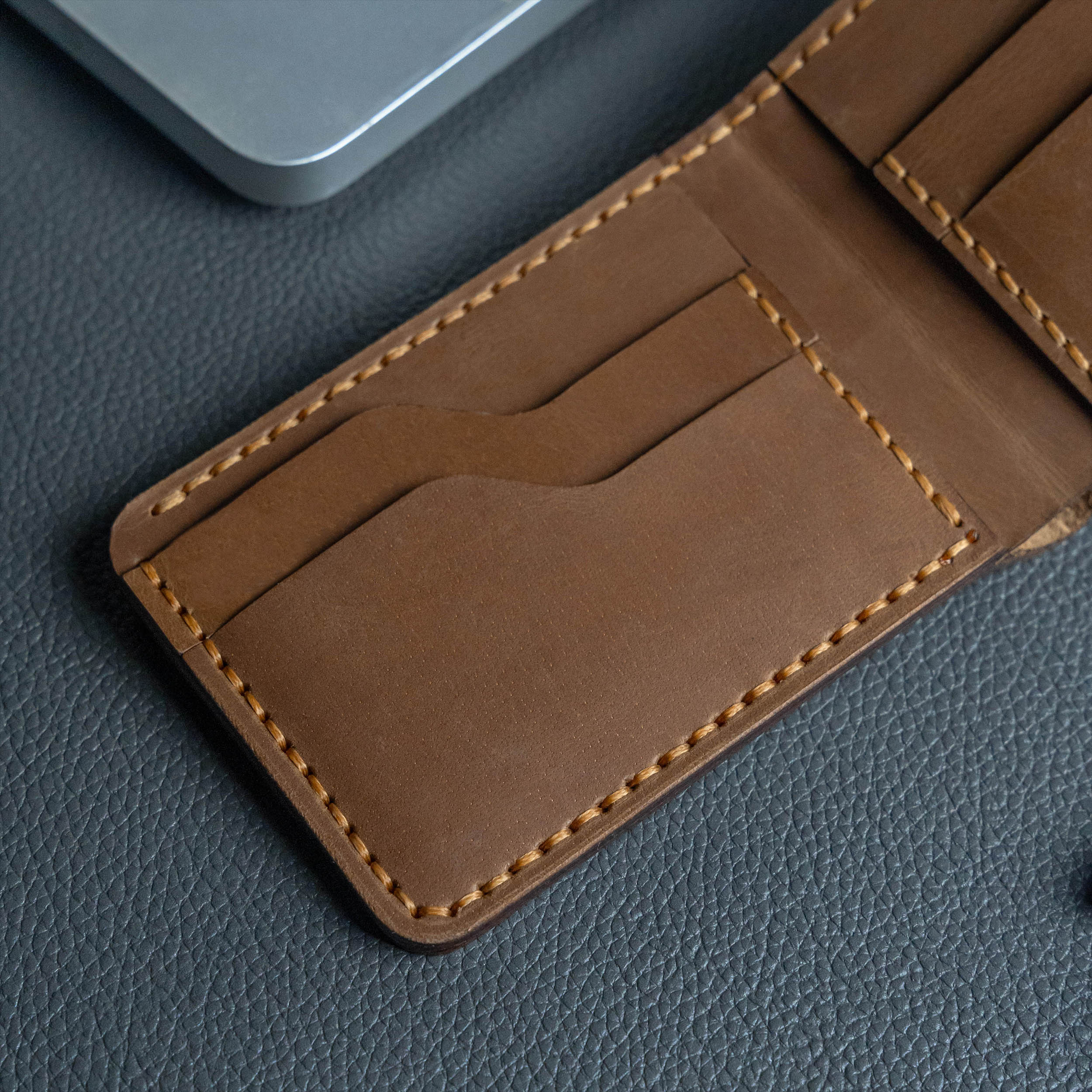 Traditional Bifold Men Wallet